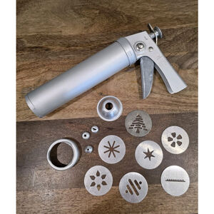 Vintage Cookie Chef Trigger Cookie Gun Press Set W/ Discs Box Recipes Nostalgia